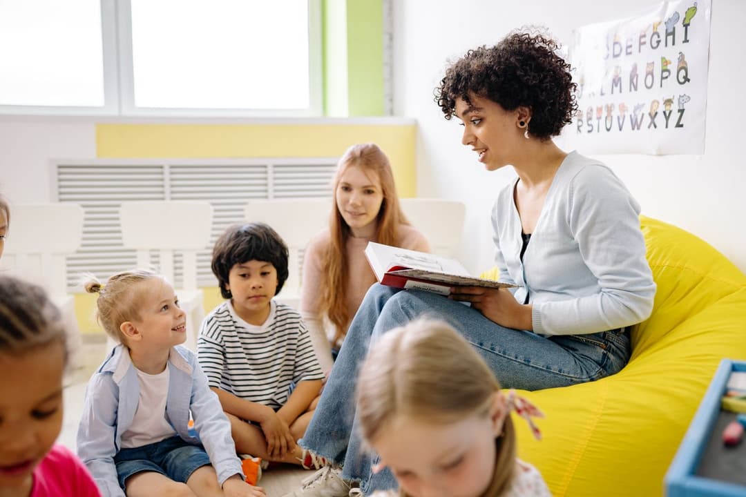 Mentor reading with children at A² After School in Jounieh